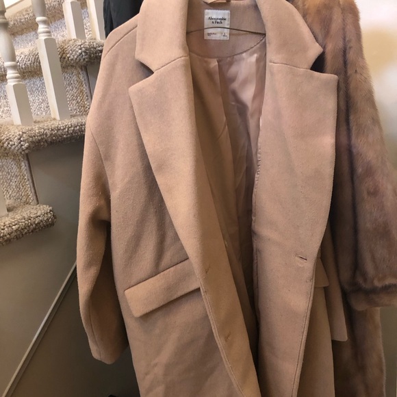 Abercrombie Slouchy Wool coat with satiny lining Size Large - Picture 3 of 9